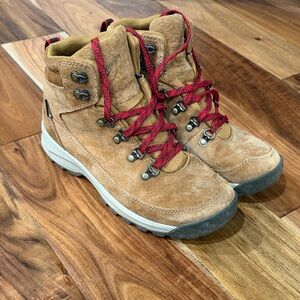 Danner Hiking Boots Women’s size 8